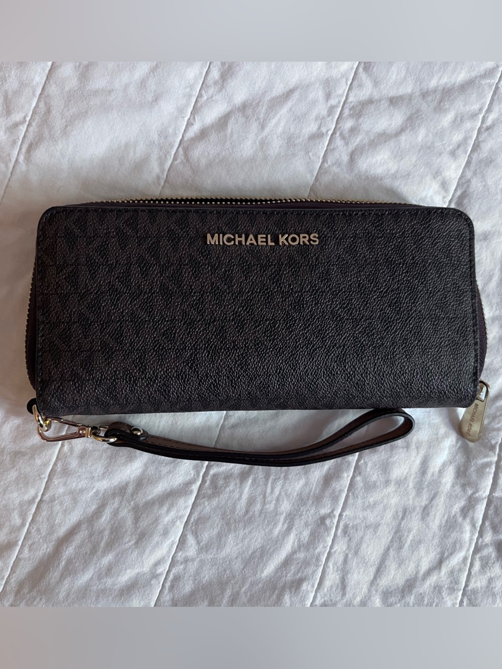New Michael Kors Zip Wallet